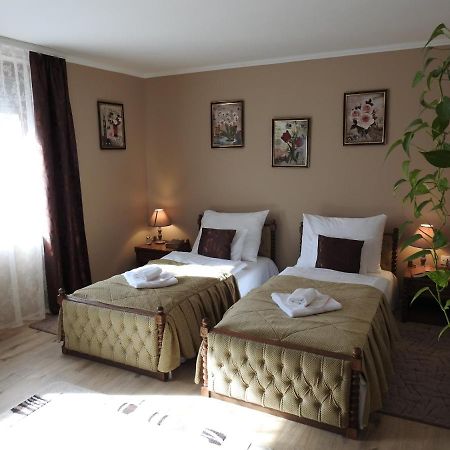 Moezsi Apartman Tolna Exteriör bild