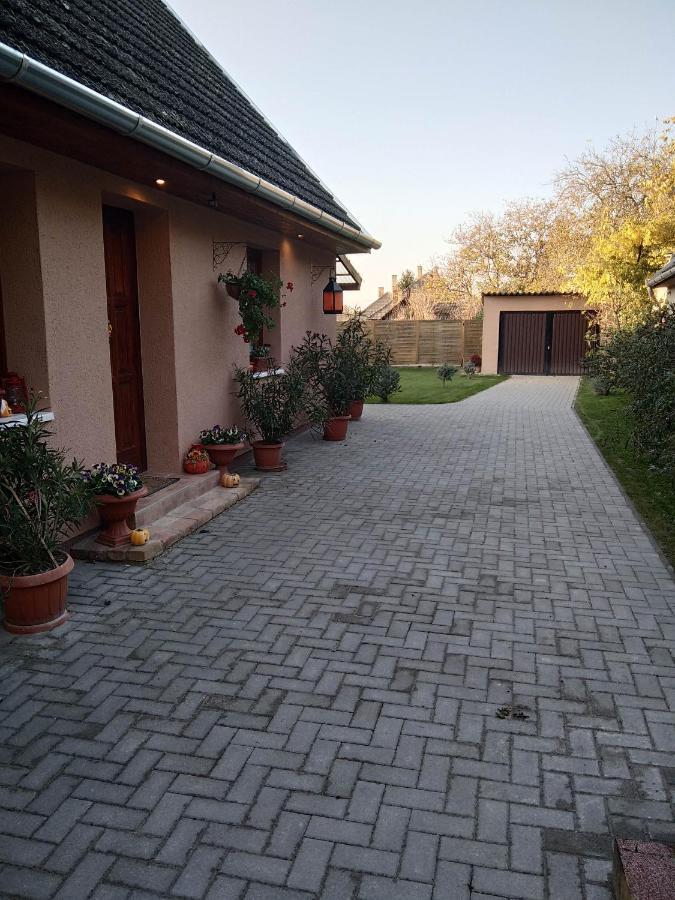 Moezsi Apartman Tolna Exteriör bild