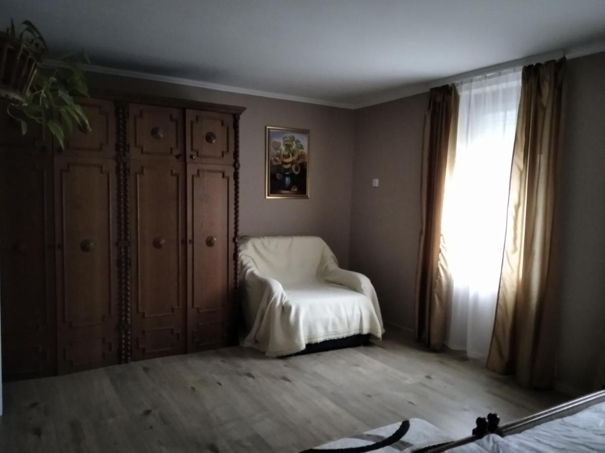 Moezsi Apartman Tolna Exteriör bild