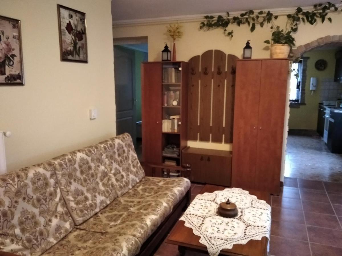 Moezsi Apartman Tolna Exteriör bild