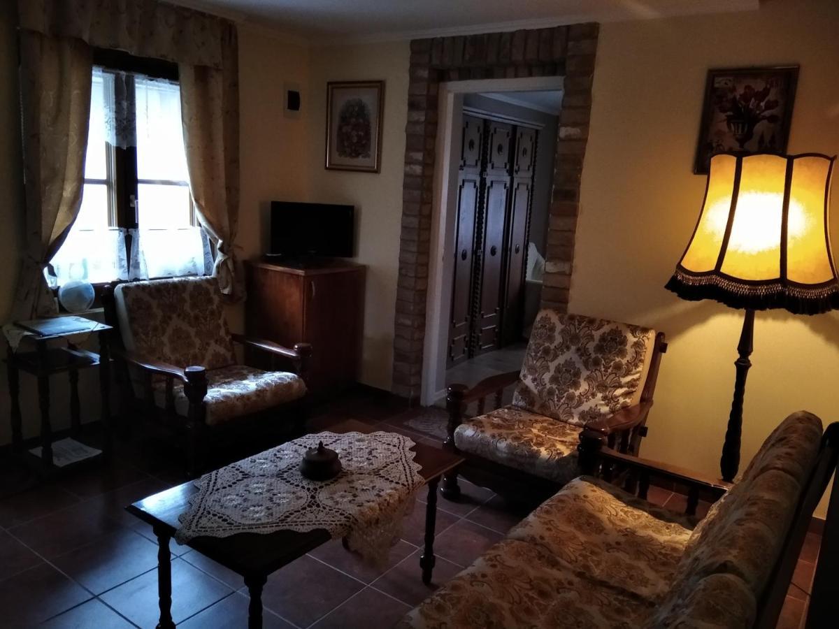 Moezsi Apartman Tolna Exteriör bild