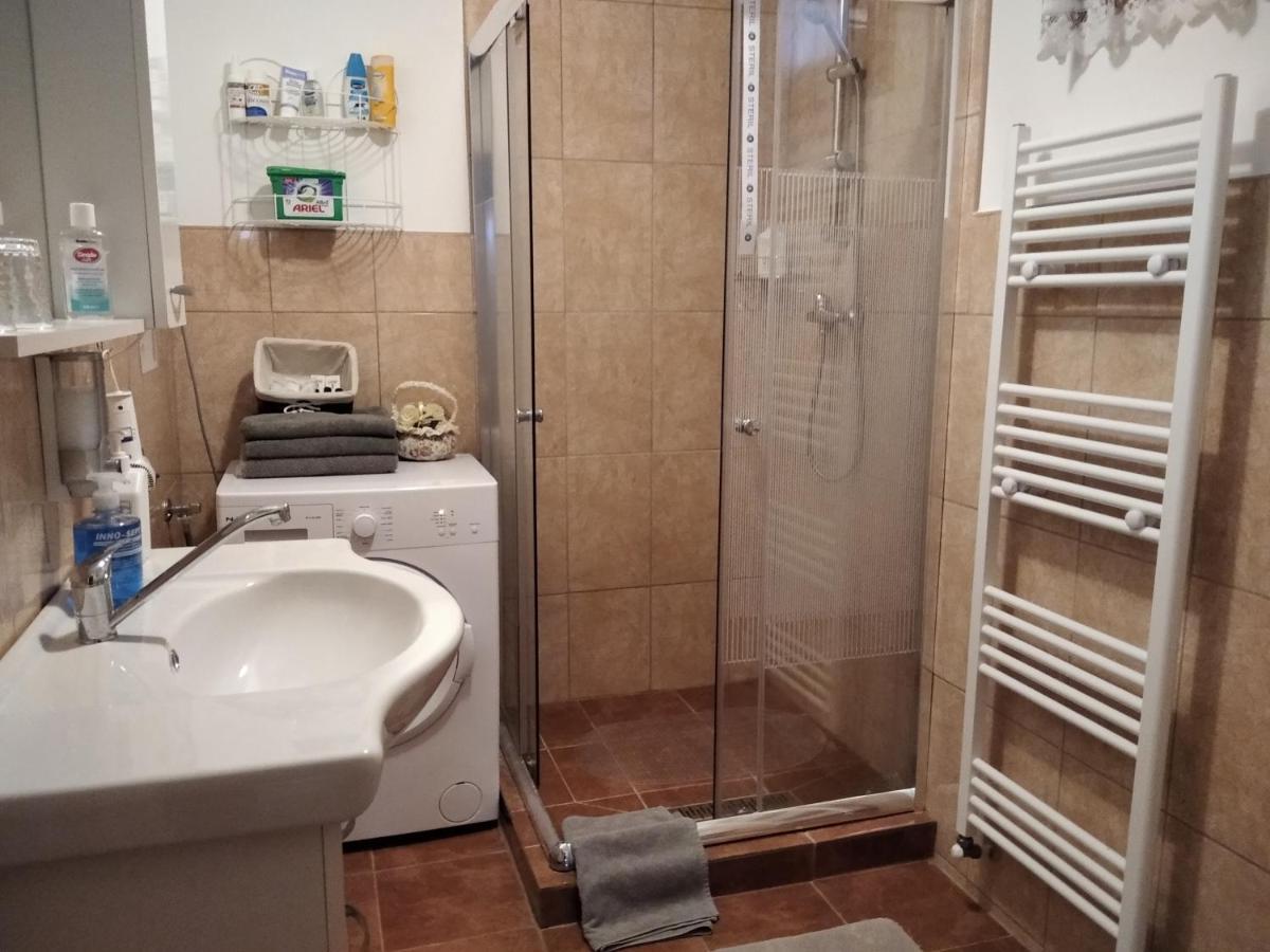 Moezsi Apartman Tolna Exteriör bild