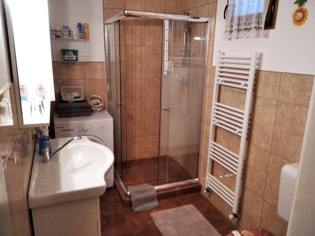 Moezsi Apartman Tolna Exteriör bild