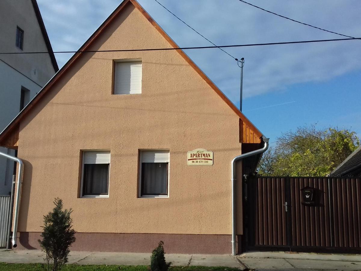 Moezsi Apartman Tolna Exteriör bild