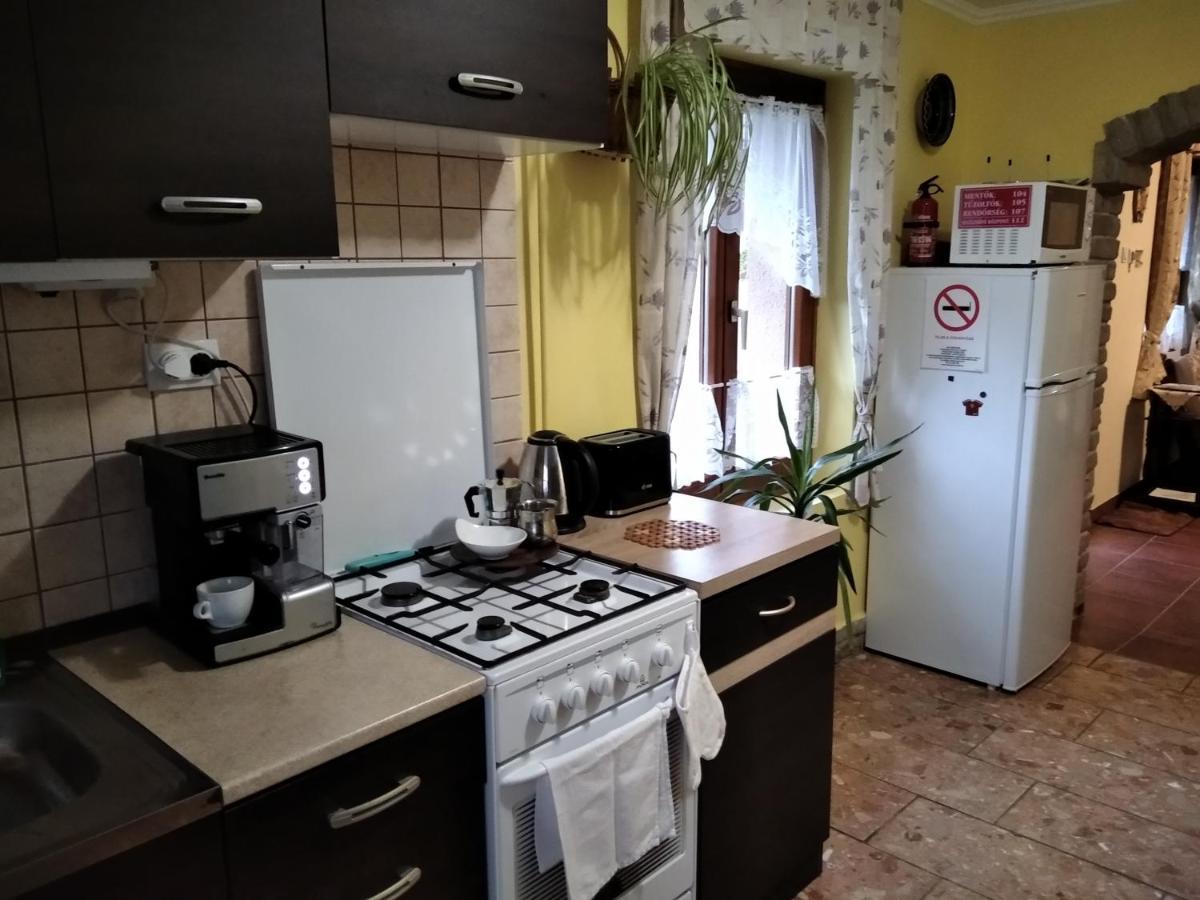 Moezsi Apartman Tolna Exteriör bild