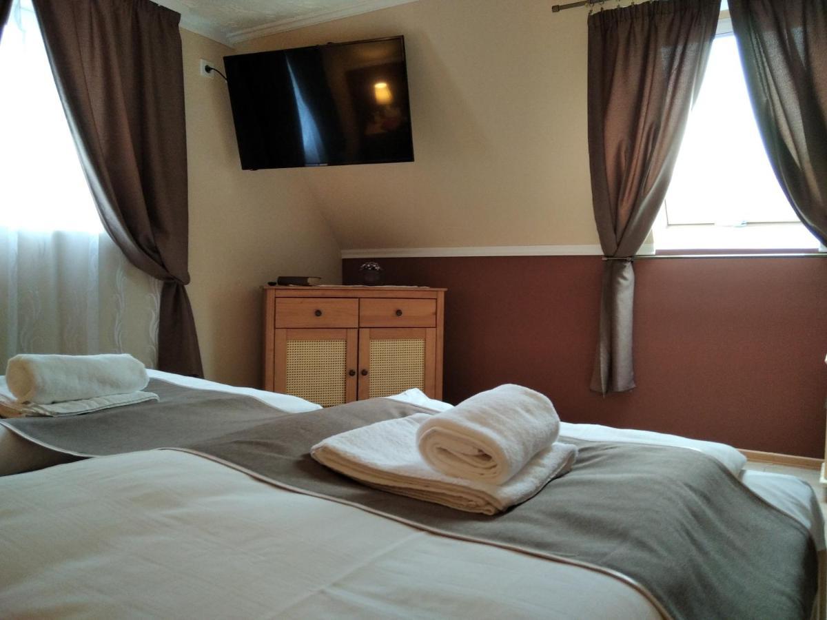 Moezsi Apartman Tolna Exteriör bild