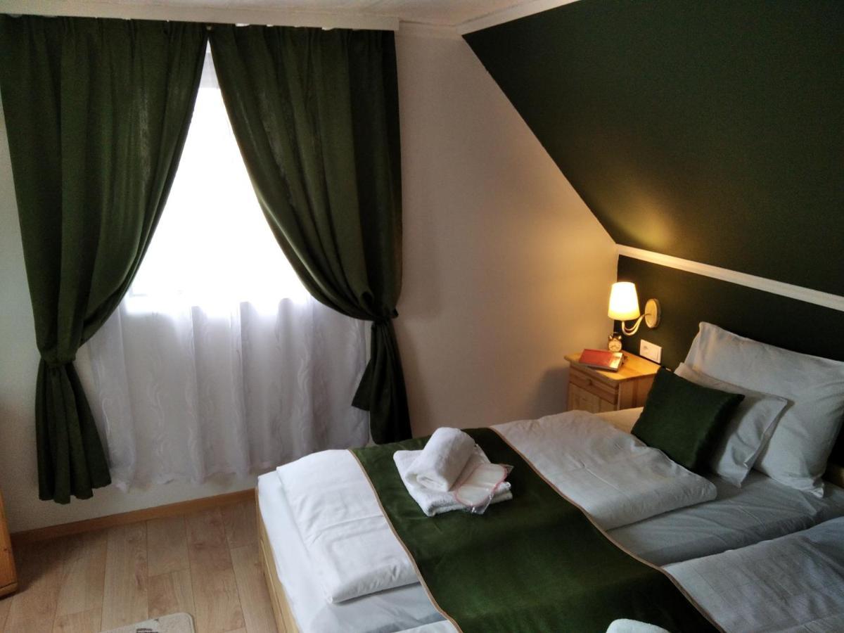 Moezsi Apartman Tolna Exteriör bild
