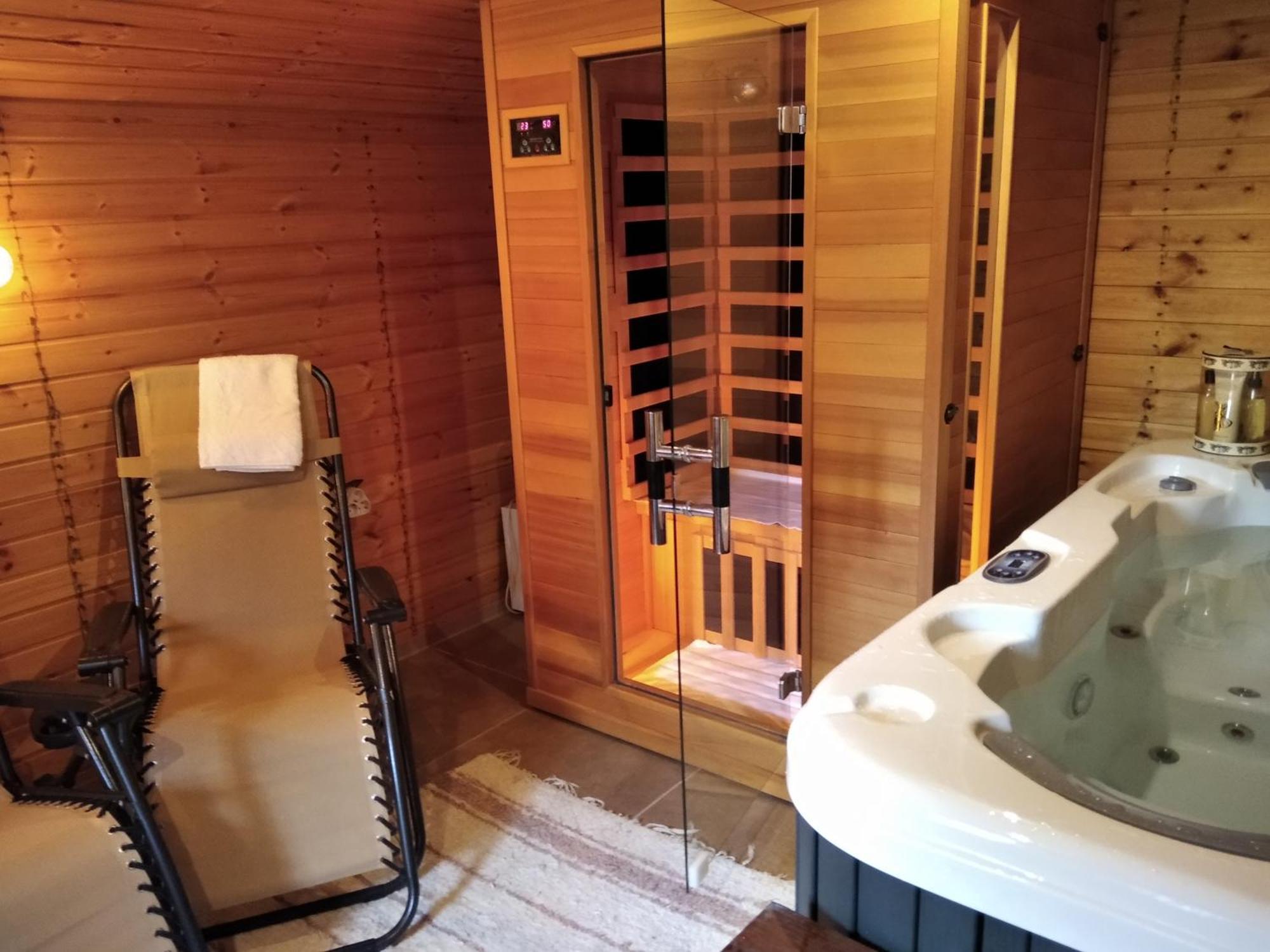 Moezsi Apartman Tolna Exteriör bild